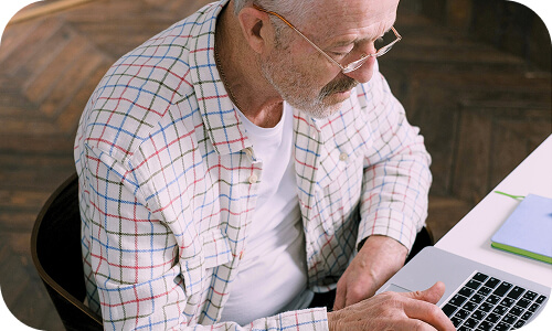 New Zealand employee sitting a general reasoning assessment during the hiring process