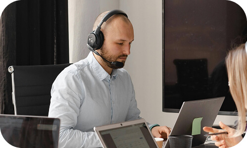 New Zealand call centre employee
